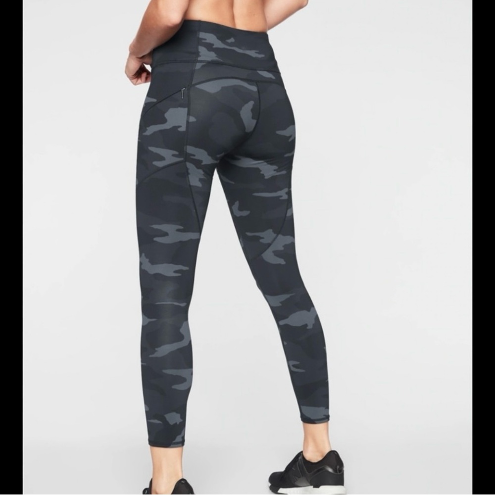 Athleta 7/8 Contender camouflage leggings